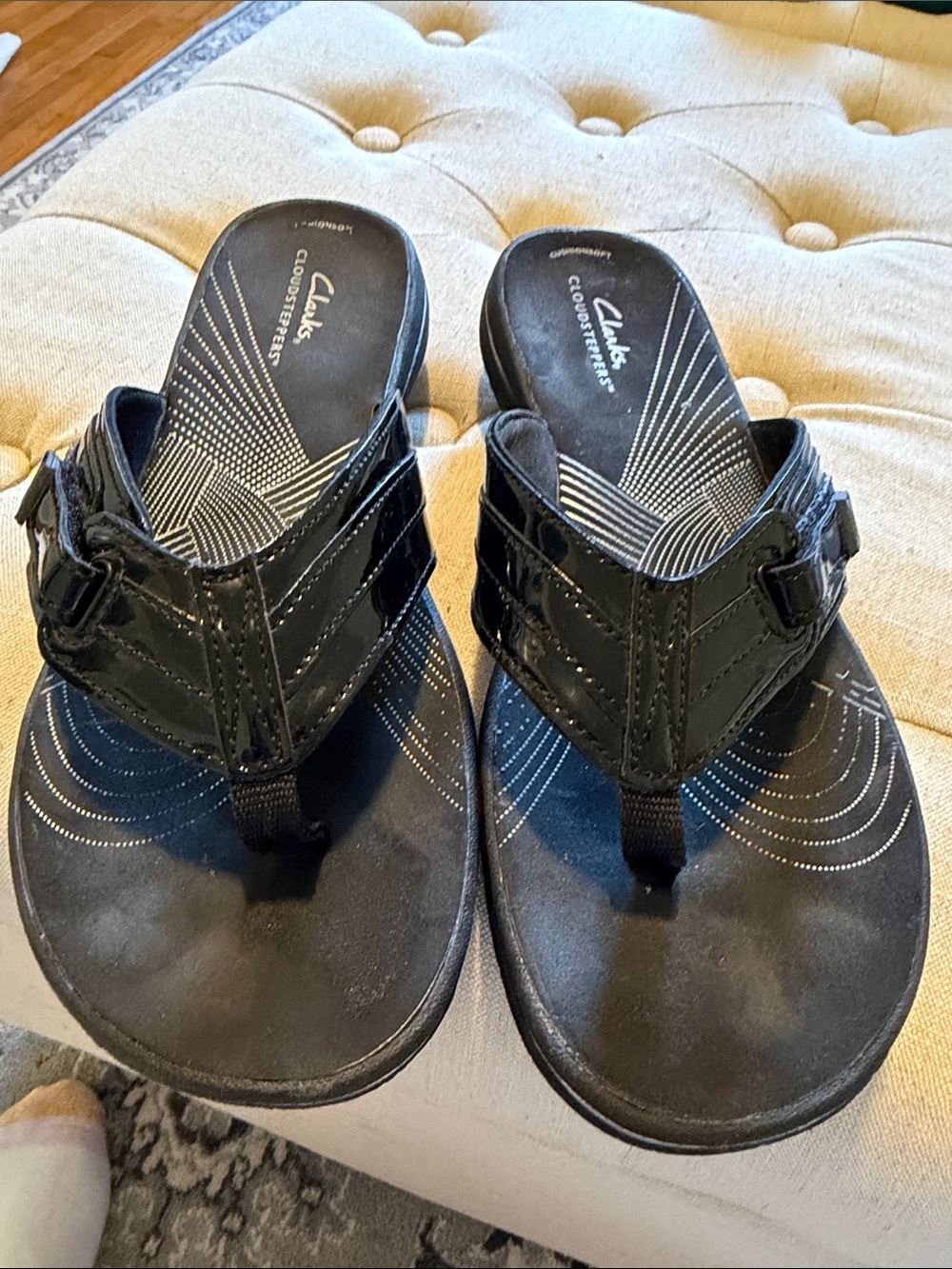 Clarks Black Patent LeatherThong Sandals with Adjustable Strap- only worn once!!